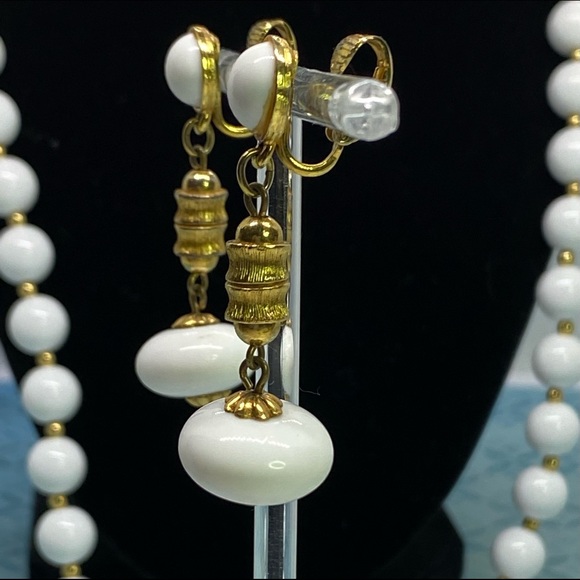 Vintage Monet White Beaded Necklace ~ Bracelet & Earrings❣️ - Picture 3 of 7